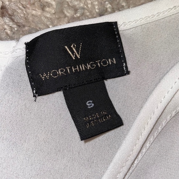 White blouse - Picture 2 of 3